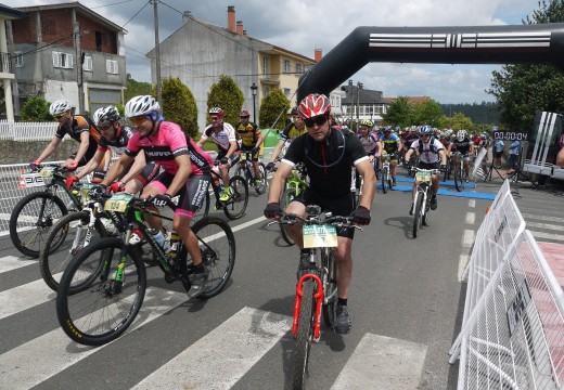 Uns 150 afeccionados ao ciclismo na natureza participaron na VII Ruta Río Ulla en BTT de Touro